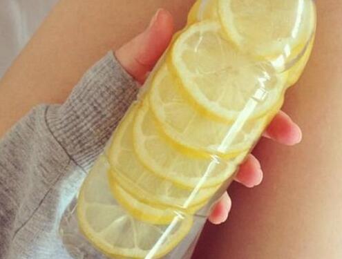 就是个人觉得单泡苏打水太甜，加冰喝起来更爽tiktok