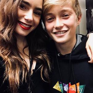 莉莉柯林斯的tiktok主页(@lilyjcolltiktok)