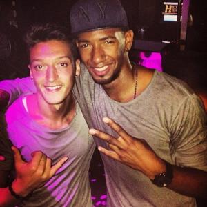 梅苏特环的tiktok主页(@m10_official)