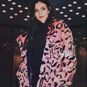 维多利亚正义的tiktok主页(@victoriajustice)